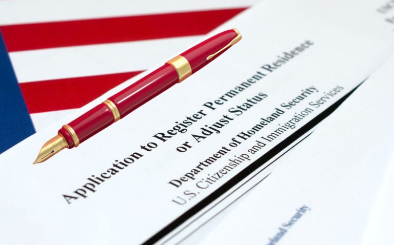 quien es elegible para para un ajuste de estatus